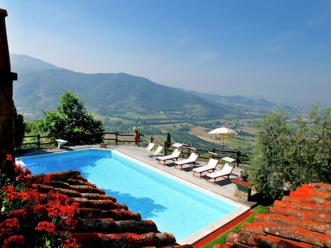 Villa in der Toskana mit Pool und Talblick