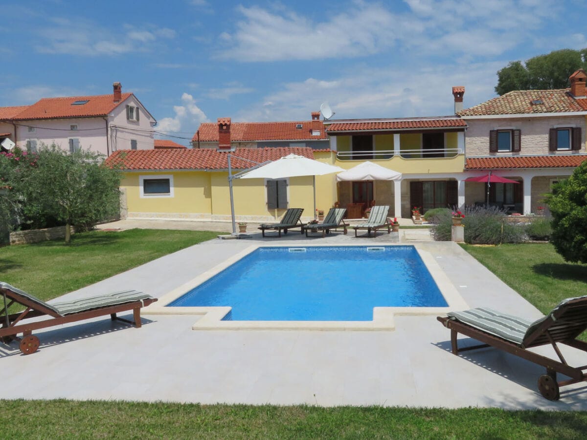 Villa mit Pool