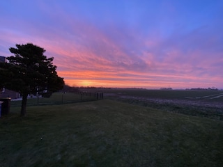 Sonnenaufgang im Garten