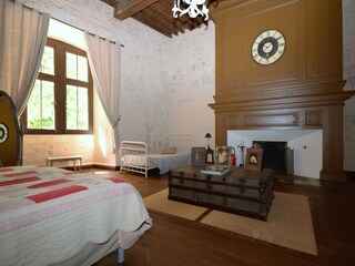 Castle Bourg-de-Visa Features 17