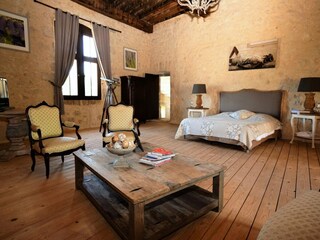 Castle Bourg-de-Visa Features 27