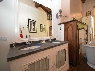 Castle Bourg-de-Visa Features 31