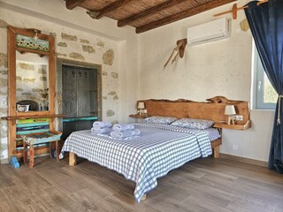 Schlafzimmer neben Wohnküche