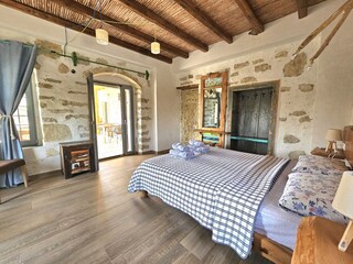 Schlafzimmer neben Wohnküche