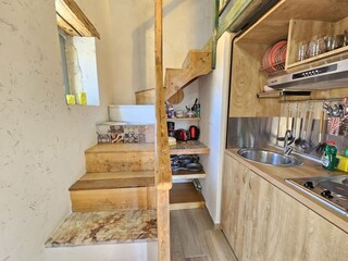 Well-equipped kitchenette with extractor hood