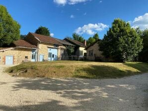 Vakantiepark Sfeervolle gîte met groot terras in Saint-Léonard-de-Noblat - Saint-Léonard-de-Noblat - image1