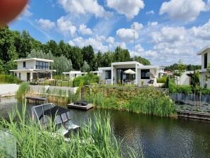 Vakantiehuis Watervilla met steiger en 3 plezierboten - Biedhuizen - image1