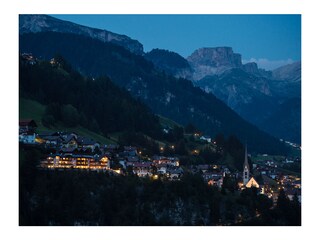 Panoramalage auf einem Felsen