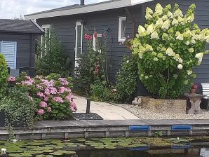 Holiday house Gemütliches Chalet in Giethoorn mit Steg - Giethoorn - image1