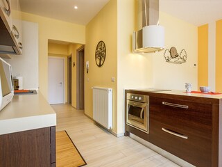 Gut ausgestattete Küchenzeile