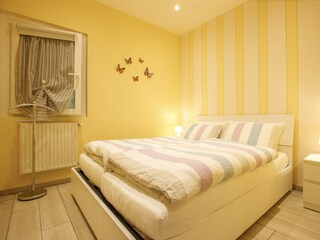 Schlafzimmer mit Doppelbett