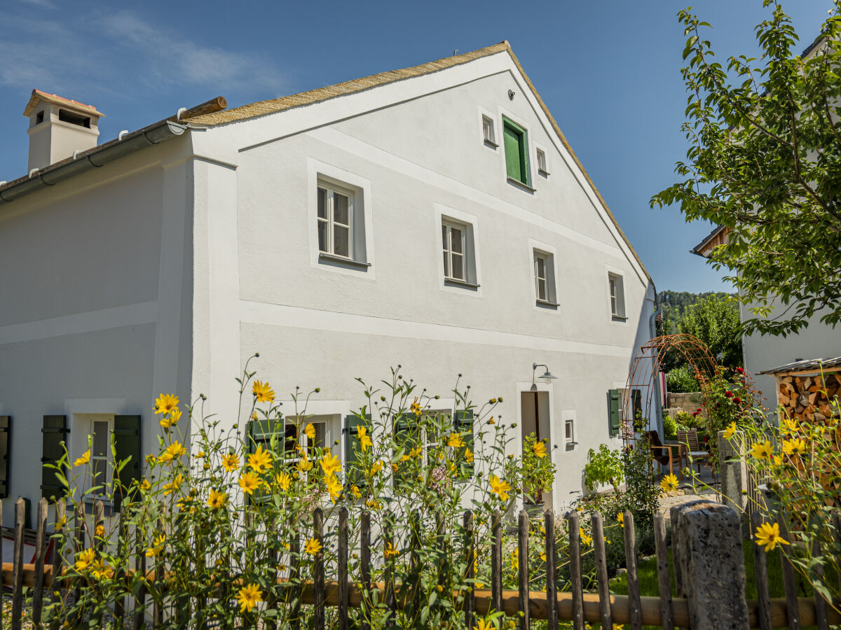 Außenansicht mit Garten