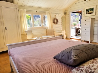 Schlafzimmer mit Doppelbett