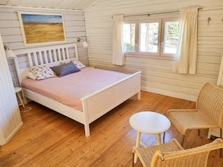 Schlafzimmer mit Doppelbett