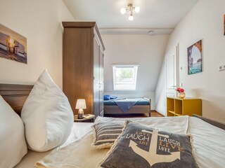 Schlafzimmer III mit Einzel- und franz. Bett