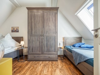 Schlafzimmer III mit Einzel- und franz. Bett
