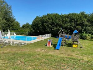 Parc de vacances Gîte spacieux avec grande terrasse - Saint-Léonard-de-Noblat - image1