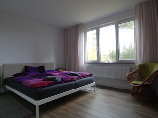 Schlafzimmer 1