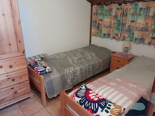 Schlafzimmer 2