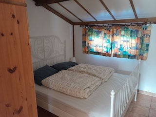 Schlafzimmer 1