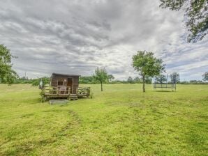 Maison de vacances Antikes Ferienhaus mit privatem Pool