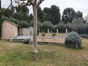 Holiday house Simplistic Holiday Home in Orgon with Swimming Pool - Orgon - image1