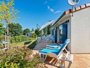 Bungalow urbain à Écuras avec piscine