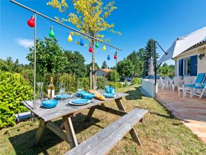 Stadt-Bungalow in Écuras mit Swimmingpool
