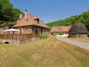 Ferienhaus in Flussnähe mit Pool - Saint-Médard-d'Excideuil - image1