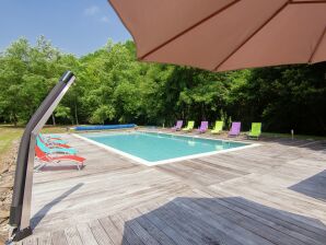 Ferienhaus in Flussnähe mit Pool