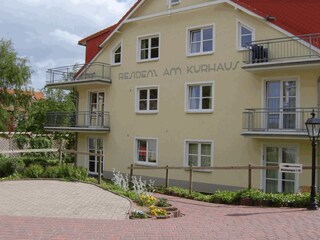 links geht es zum Hauseingang