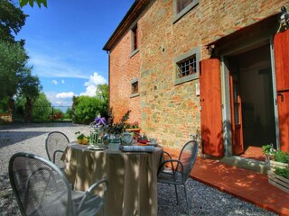 Farmhouse Riccio Outdoor Recording 6