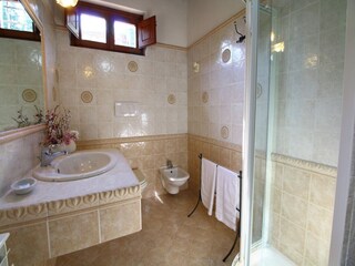 Farmhouse Riccio Features 30
