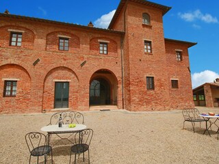 Farmhouse Valiano Outdoor Recording 5