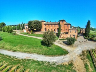 Farmhouse Valiano Outdoor Recording 7