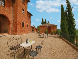 Farmhouse Valiano Outdoor Recording 15
