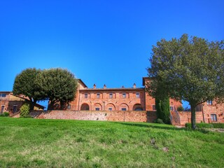 Farmhouse Valiano Outdoor Recording 4