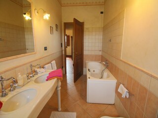 Farmhouse Valiano Features 20