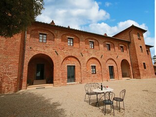 Farmhouse Valiano Outdoor Recording 6