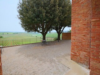 Farmhouse Valiano Outdoor Recording 16