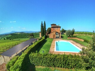 Farmhouse Valiano Outdoor Recording 3