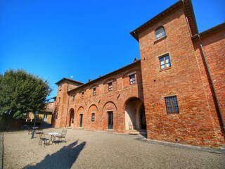 Farmhouse Valiano Outdoor Recording 7
