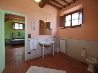 Farmhouse Valiano Features 30