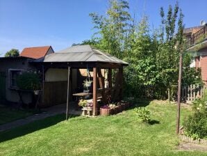 Snug Apartment in Klütz with Garden - Kluetz - image1