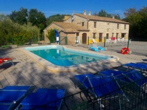 Ferienhaus Ganzes Bauernhaus mit unabhängigen Wohnungen und Swimmingpool - Sant'Ippolito - image1