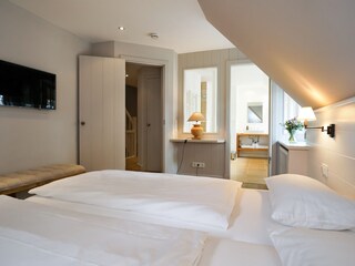 2. Schlafzimmer