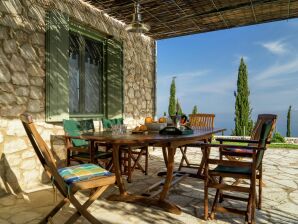 Villa Charmant, warm vakantie huis, prive zwembad, veel privacy, zeezicht, west Lefkas - Tsoukalades - image1