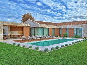 Holiday house Verlockendes Ferienhaus in Brtonigla mit Whirlpool - Brtonigla - image1