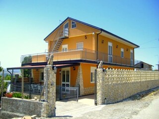 Vakantiehuis Agnone Bagni Buitenaudio-opname 1