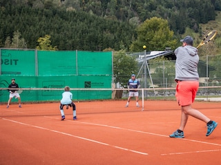 2 tennis courts - 100m